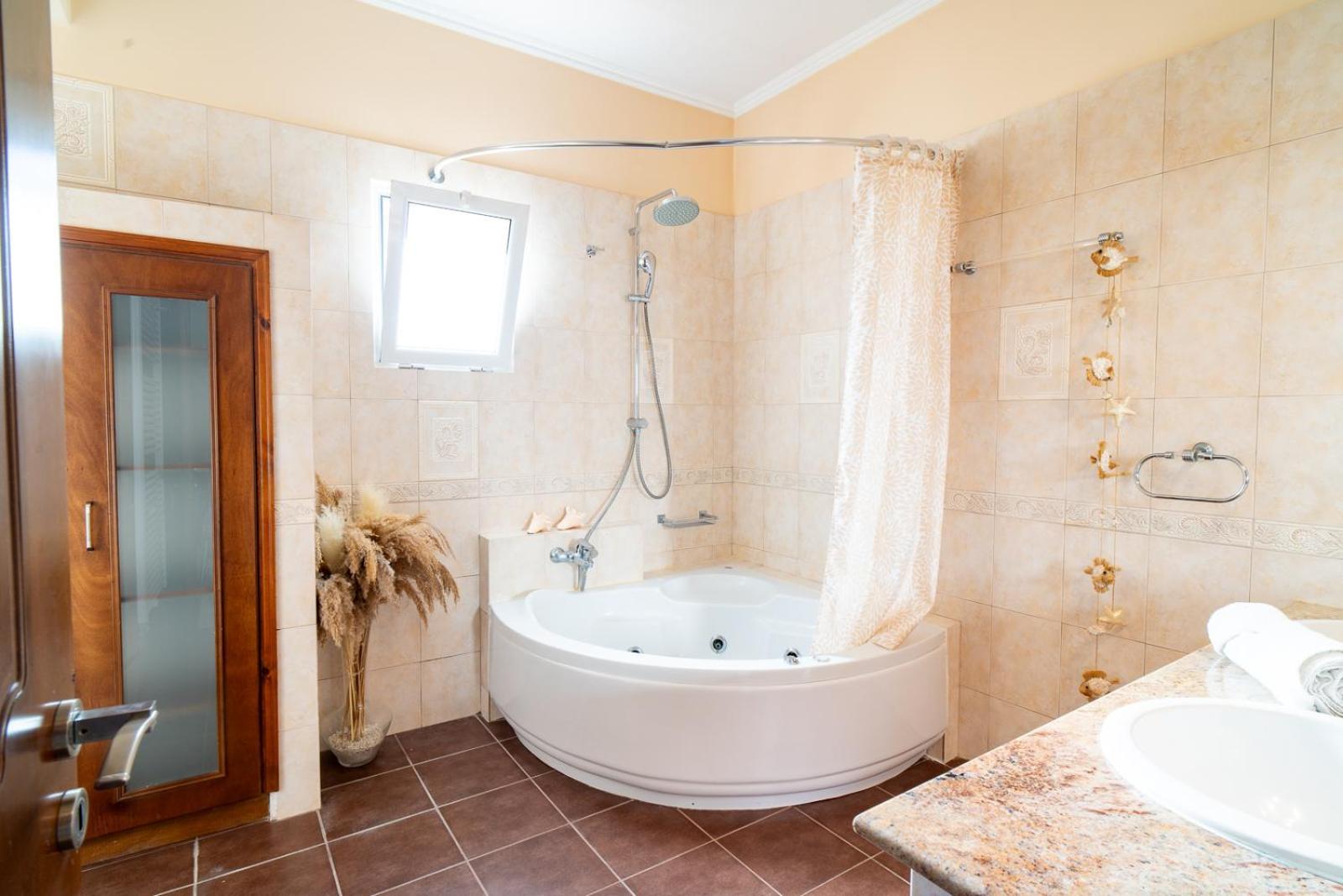Kondarini - Stunning Sea Views, 290m From The Beach, By Zantewize *